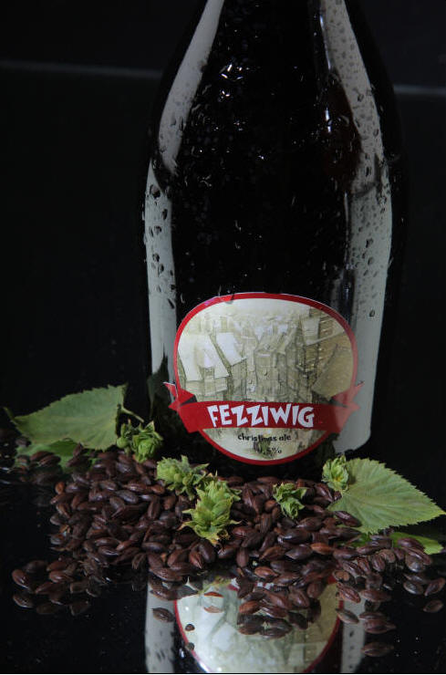 Foto 1 di 2: #birrapernatale Edizione 2022 - Dal Birrificio Bravehop ecco la Fezziwig
